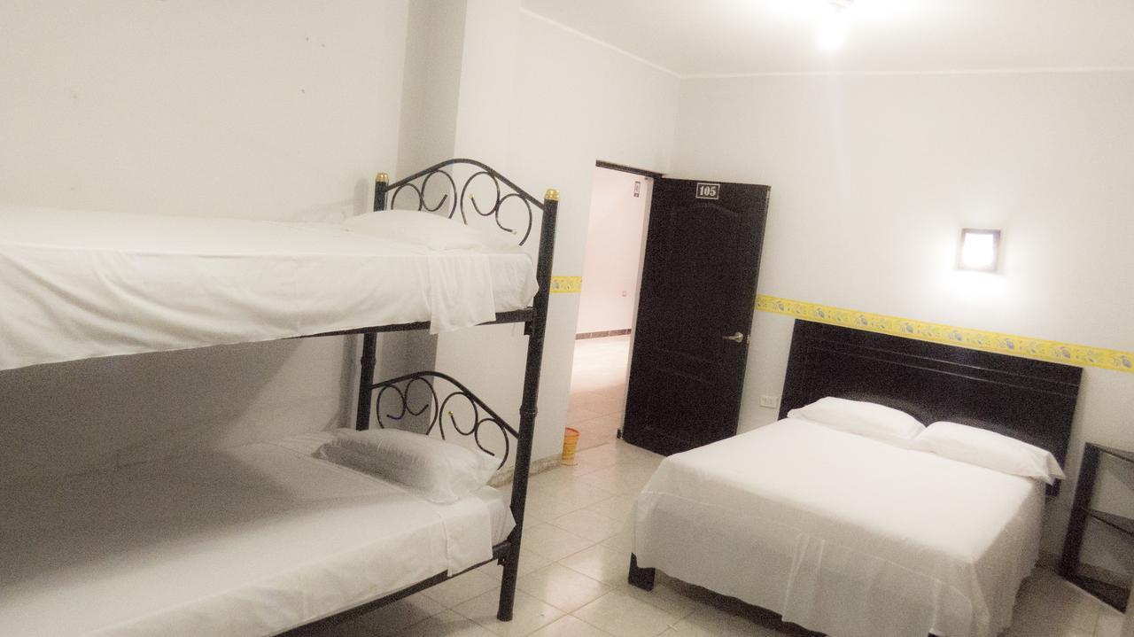 Jer'S Hostal Tumbes Extérieur photo