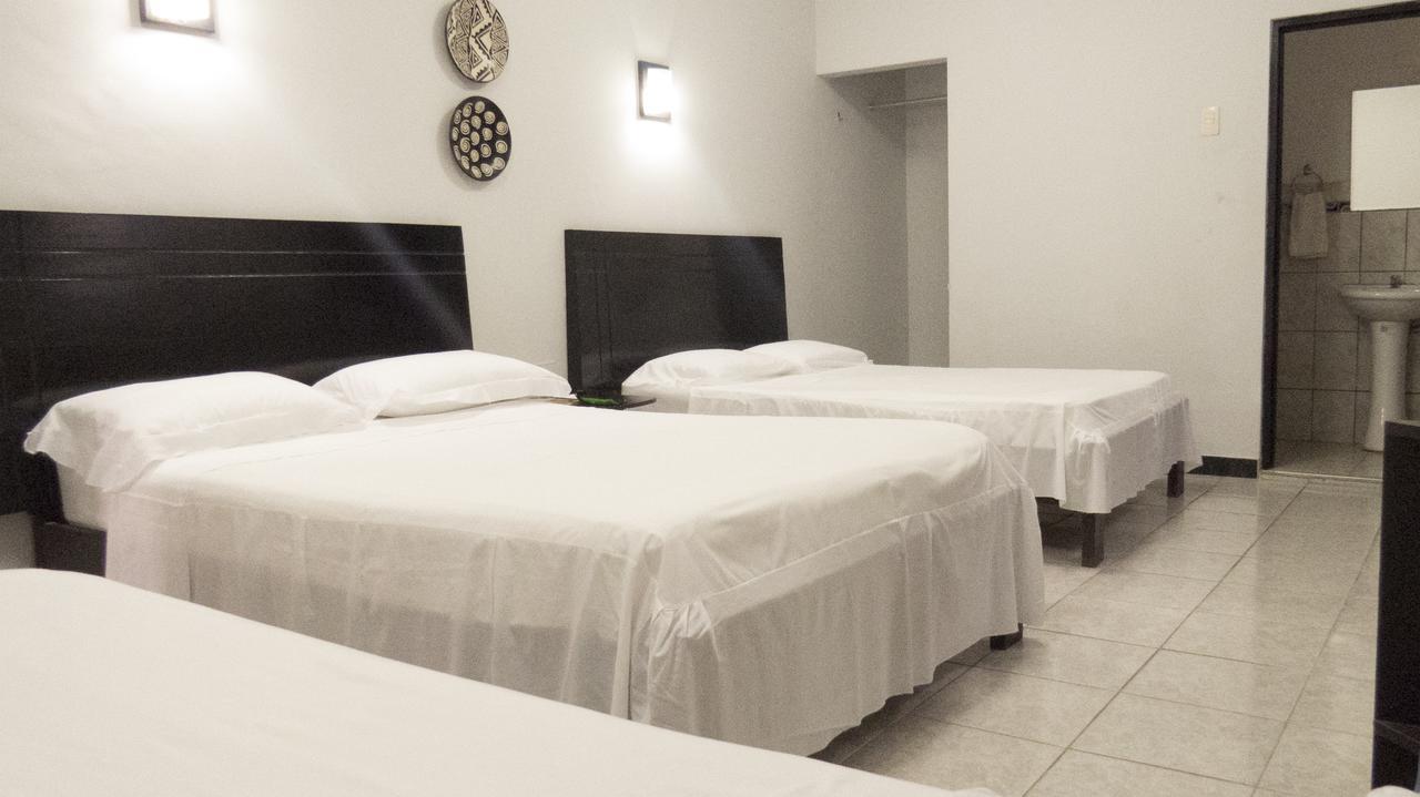 Jer'S Hostal Tumbes Extérieur photo