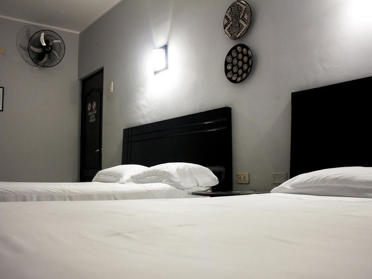 Jer'S Hostal Tumbes Extérieur photo