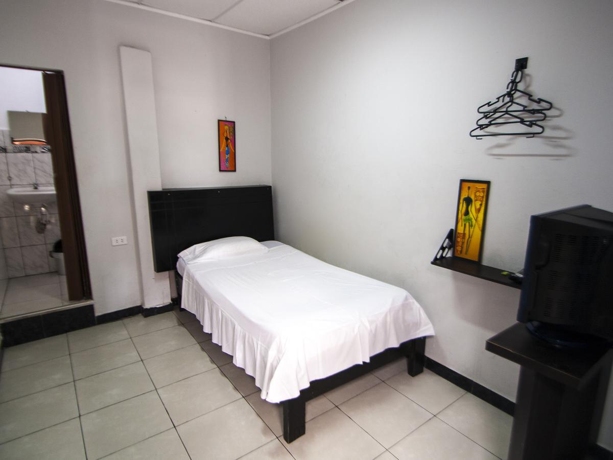 Jer'S Hostal Tumbes Extérieur photo